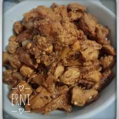 A picture of Ayam kecap.