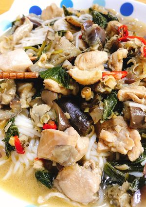 Hình của món Thịt gà nấu cà tím.