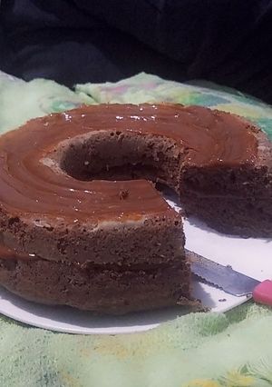 Una foto de Bizcochuelo de chocolate sin Leche y con Una taza de harina! 😋