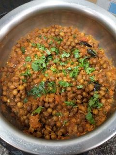 સૂકા ચણા નું શાક (Suka Chana Shak Recipe In Gujarati) રેસીપી મુખ્ય ફોટો