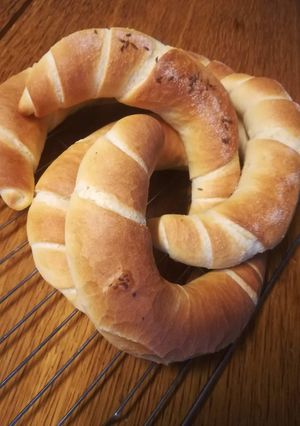Tejes kifli (sós-köménymagos és fokhagymás) recept fotója
