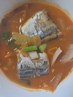 Hình của món Canh kim chi cá thu đao.