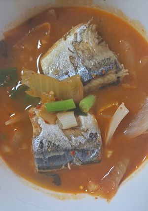 Hình của món Canh kim chi cá thu đao.