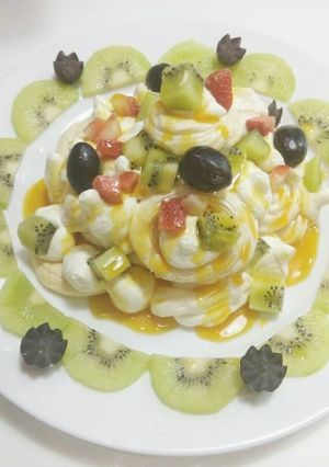Hình của món Passion Fruit Pavlova.