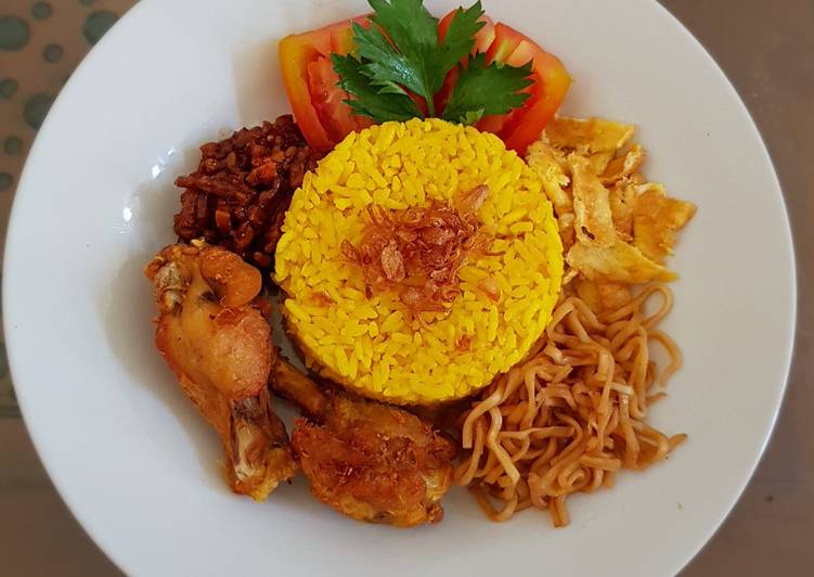 Resep 24. Nasi Kuning / Nasi Gurih yang Bikin Ngiler