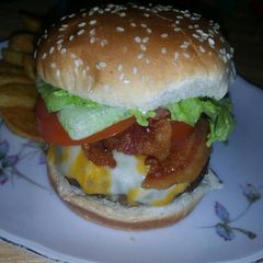 A picture of American cheeseburger.