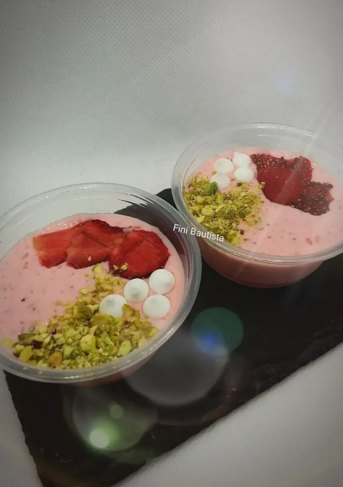 Una foto de Helado de fresa y frambuesa en tarrinas
