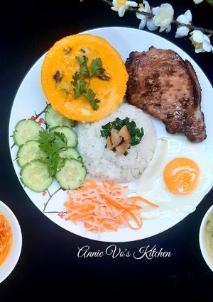 Hình của món Cơm sườn chả trứng.