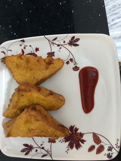 A picture of Bread Pakora.