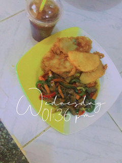 A picture of Golden yam with liver sauce.