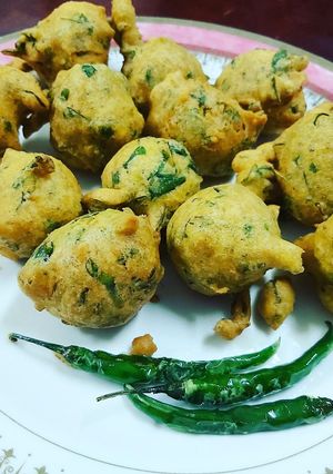A picture of Methi na gota.