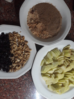 Una foto de Struddel de manzana, nueces y pasas de uva 🍇🌰🍏