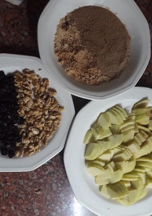 Una foto de Struddel de manzana, nueces y pasas de uva 🍇🌰🍏