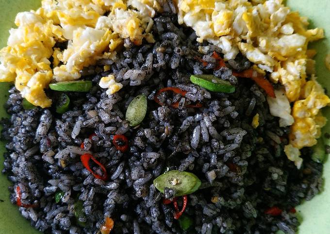 Resep Nasi Goreng Hitam oleh Endah Sari | Dapur si Emak - Cookpad