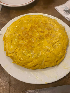Una foto de Tortilla de patatas con cebolla