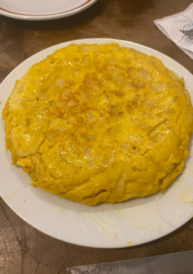 Una foto de Tortilla de patatas con cebolla