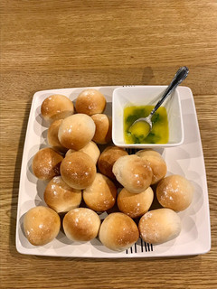 烤麵包球佐奶油大蒜醬 的食譜成品照片