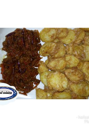 A picture of Pried Potato in egg and mince meat soup.