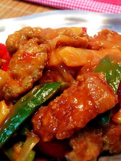 Una foto de Cerdo agridulce con pimiento y bambú, estilo chino