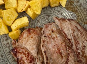 Foto de Fraldinha grelhada com batatas fritas