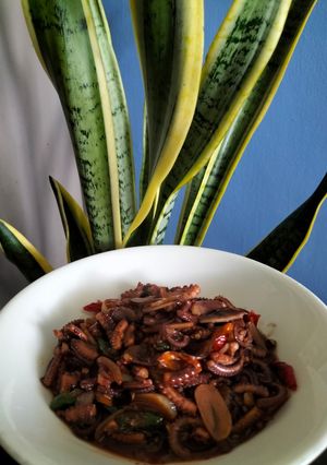 Foto resep Oseng puuedaaas gurita 🐙