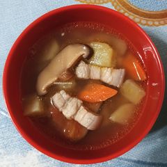 A picture of Potato Pork Clear Soup.