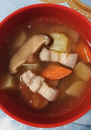 A picture of Potato Pork Clear Soup.