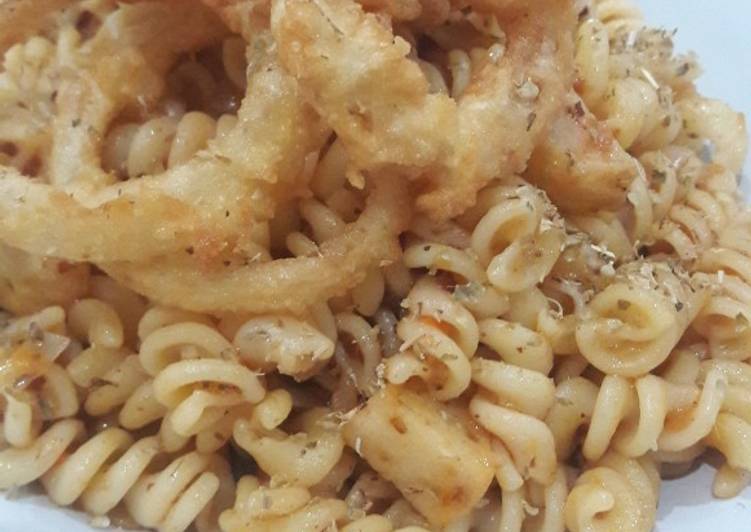 Cara Gampang Menyiapkan Fishball bolognese pasta with onion rings yang Sempurna