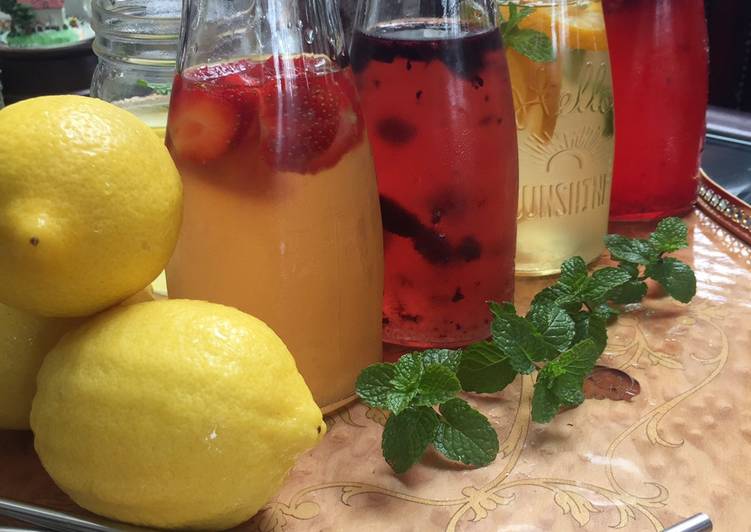 Bumbu Menyiapkan Lemon Berry Mocktails yang mudah