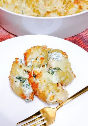 Una foto de Pasta Jumbo rellena y gratinada!