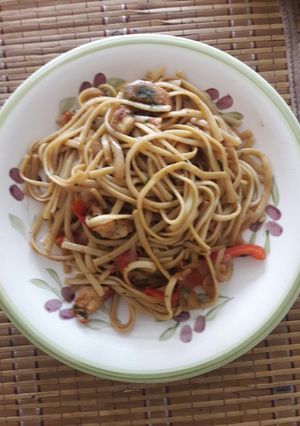 Una foto de Tallarín saltado criollo