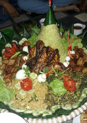 Foto resep Tumpeng nasi hijau A la ku