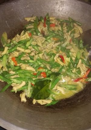 Foto resep Tumis Bumbu Kuning Pedas Usus Ayam Kacang Panjang