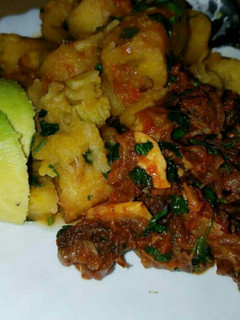 A picture of Matoke and beef stew.