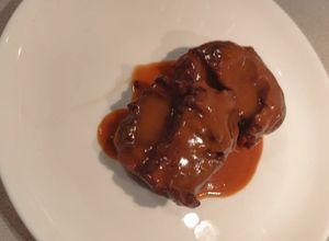 Foto principal de Carrillera de cerdo ibérico al vino tinto