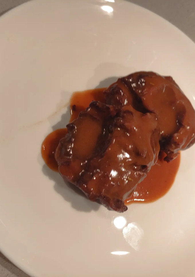 Una foto de Carrillera de cerdo ibérico al vino tinto