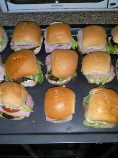 Una foto de Hamburguesitas para las consentidas de casa