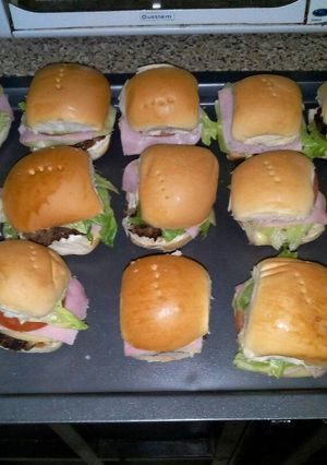 Una foto de Hamburguesitas para las consentidas de casa