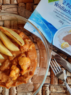 Glutén-, tej- és tojásmentes karfiolos lazac curry recept fotója