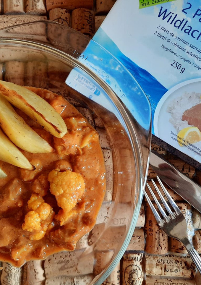 Glutén-, tej- és tojásmentes karfiolos lazac curry recept fotója