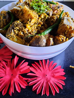 उंधियो (Undhiyo recipe in marathi) रेसिपी चे मुख्य फोटो
