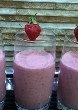 عکسی از دستور اسموتی توت فرنگی و موز