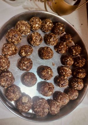 ‌‌ अंजीर खजूर ड्रायफूट लड्डू रेसिपी मुख्य फोटो