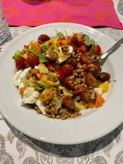 Una foto de Ensalada de lentejas tropical