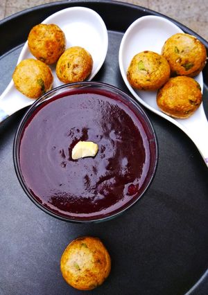 A picture of Beetroot Spinach SoupWith Bread Spanich Appe.