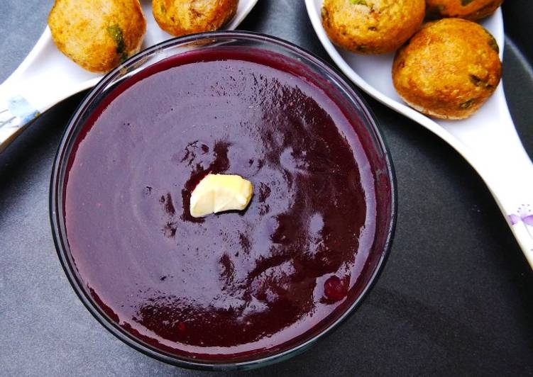 Step-by-Step Guide to Prepare Speedy Beetroot Spinach Soup With Bread Spanich Appe