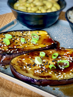 Una foto de 🇯🇵 NASU DENGAKU, berenjenas con salsa de miso agridulce (Japón)