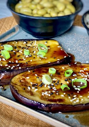 Una foto de 🇯🇵 NASU DENGAKU, berenjenas con salsa de miso agridulce (Japón)