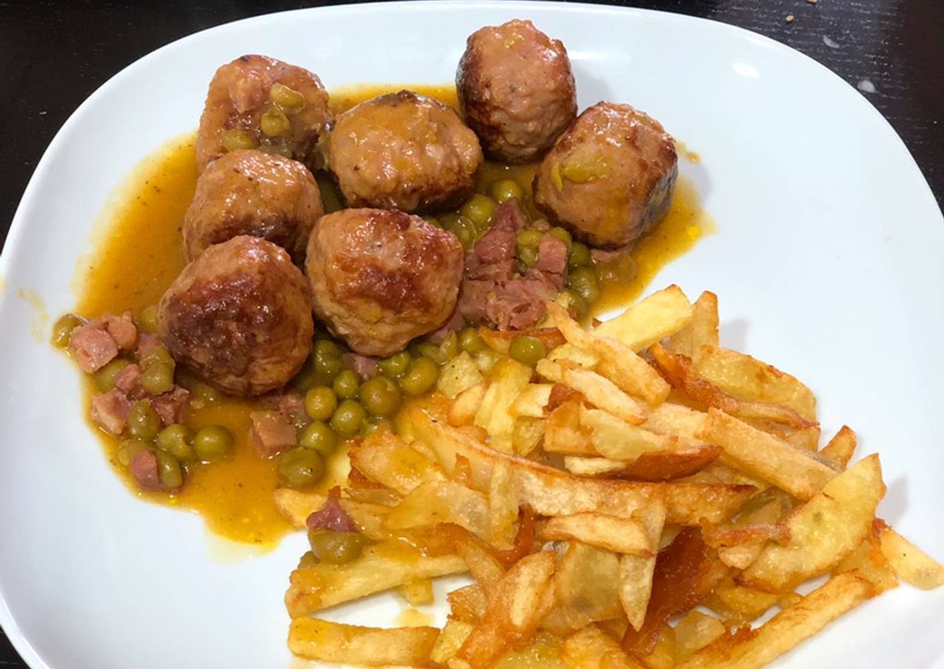 Albóndigas en salsa tradicional!!!!!