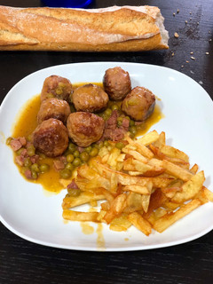 Una foto de Albóndigas en salsa tradicional!!!!!
